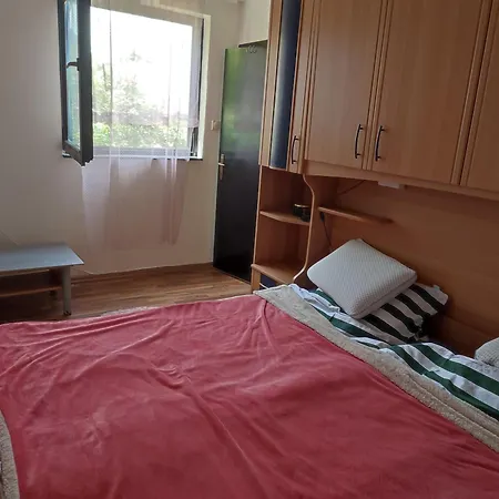 Adin Apartment *